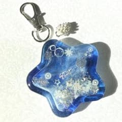 No.512 冬の空 雪の結晶 シャカシャカキーホルダー シェイカー レジン