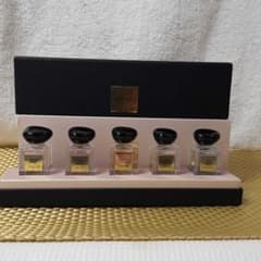 【数量限定品】アルマーニ ビューティー「アルマーニ プリヴェ」ミニボトルセット① 数量限定品】アルマーニ ビューティー「アルマーニ プリヴェ