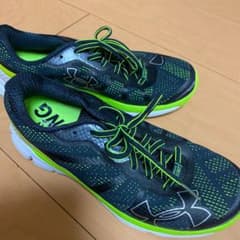 アンダーアーマー ランニングシューズ スニーカーのサムネイル