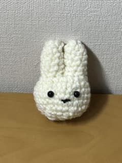 ハンドメイド あみぐるみ うさぎ アイボリーのサムネイル