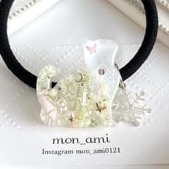 レジン ドライフラワー 猫ちゃんのヘアゴム 雪の結晶付き - メルカリ