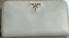 PRADA サフィアーノ ラウンドファスナー長財布 - メルカリ