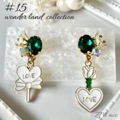 #15 おとぎの国風♡緑ビジュー×LOVEハートピアス | 匿名配送のサムネイル