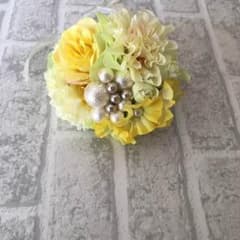 華やかふんわり コサージュ  イエローのサムネイル