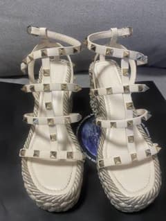 VALENTINO ヴァレンティノ ロックスタッズ サンダルのサムネイル
