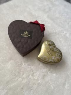 GODIVA ハート型缶、クリスマス缶、東京ディズニーリゾート缶、OGGI箱のサムネイル