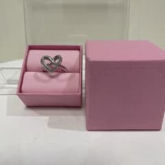 スワロフスキー　ハート型ストーンリング ピンクボックス付き