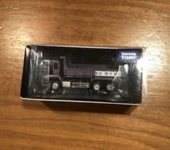 トミカリミテッド　ISUZU GIGA DUMP TRUCKのサムネイル