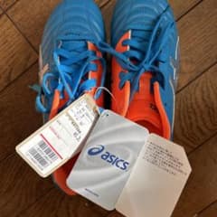 asics サッカーシューズ 青/オレンジ　21.5センチのサムネイル