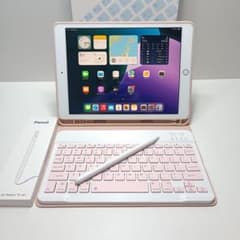 iPad 第7世代 Wi-Fi 128GB ケースとキーボード、タッチペンのサムネイル