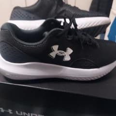 Under Armour　ジョギング　ウォーキング　シューズ　黒色のサムネイル