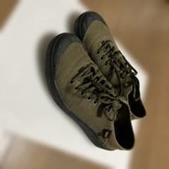 Teva スニーカー オリーブ色