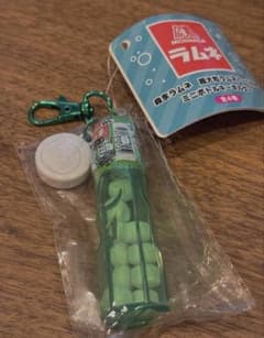 森永ラムネ 超大粒ラムネパーツ付きミニボトルキーホルダー メロンソーダ