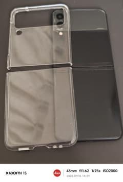 【値下げ！】Galaxy z flip 3 香港版 256GB ケース・フィルムのサムネイル