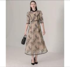 【クリーニング済】LEJA パイピングハイネック花柄ラメレースドレスのサムネイル