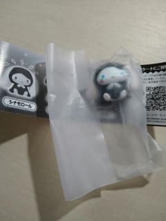 シナモロール おばけごっこフィギュア ダークミックス ガチャガチャのサムネイル