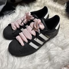 adidas SUPERSTAR ブラック ピンクシューレースのサムネイル