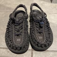 KEEN 編み込みデザイン サンダル 27cm ブラックのサムネイル