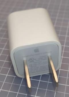 Apple純正 電源アダプタ（中古）のサムネイル