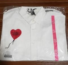 バンクシー福岡展で購入したブラウスのサムネイル