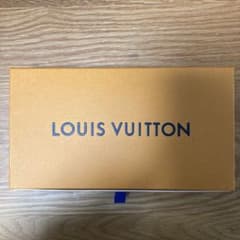 VUITTONの袋と箱のサムネイル