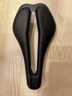 ロードバイク用 軽量カーボンサドル ブラックのサムネイル