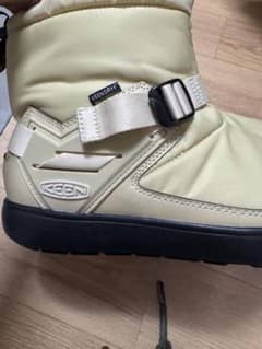 KEEN 防水ブーツ クリーム色のサムネイル
