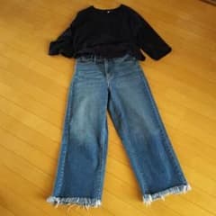 【ユニクロ】ハイライズワイドクロップドジーンズのサムネイル