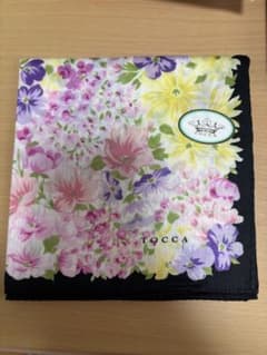 新品未使用 TOCCA トッカ ハンカチ 花柄 フラワー ブラック縁のサムネイル