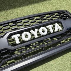 TOYOTA タコマ風 フロントグリル LEDマーカー付きセット - メルカリ