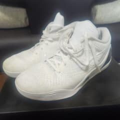 NIKE KOBE 9 ELITE LOW ホワイトのサムネイル