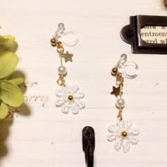 ハンドメイド フラワーイヤリング（星付き）のサムネイル