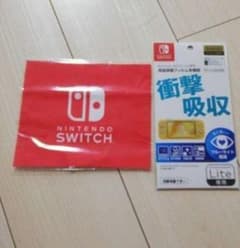 新品送料込　ニンテンドースイッチライト　液晶保護フィルム　クロスセットのサムネイル