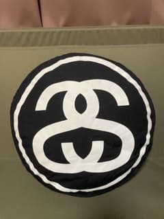 STUSSY ステューシー シャネルロゴ SSLNKCRCLCSN クッション - メルカリ