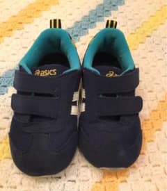 asics アシックス スニーカー　15.5のサムネイル