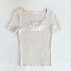 Bon Sensアイボリー フリル付き半袖トップスニット