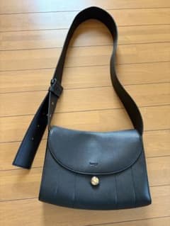 黒 レザー ショルダーバッグ フラップ式のサムネイル