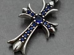 CHROME HEARTS クロス ペンダント ブルーサファイア - メルカリ