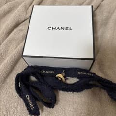 CHANEL ギフトボックス カメリアチャーム付きリボンセットのサムネイル