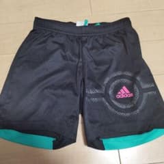 アディダス　ハーフパンツ130のサムネイル