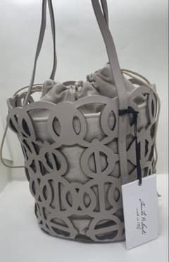 新品未使用 Anita Bilardi ショルダーバッグ 巾着レザー調イタリア製 新品未使用 Anita Bilardi ショルダーバッグ 巾着レザー調イタリア製