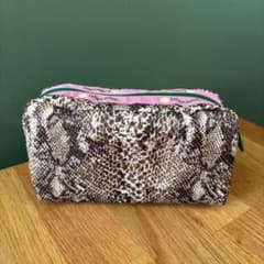 LeSportsac × MUVEIL パイソン柄x イチゴ柄 ポーチ - メルカリ