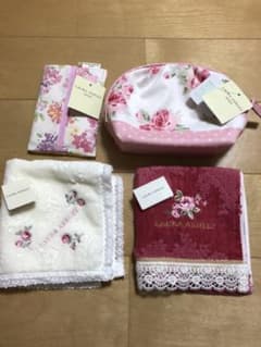 ローラアシュレイ4点セットのサムネイル
