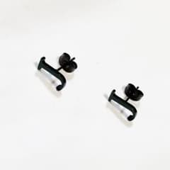 Richsteel ピアス イニシャルJ ブラック ステンレス 金属アレルギー