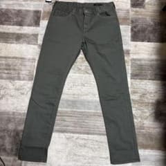 【新品】オリーブグリーンスリムフィットチノパンのサムネイル