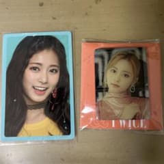 TWICE ツウィ トレカ 、ピンバッチ2点セット - メルカリ