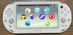 PS Vita PCH-2000 ホワイト 本体 充電器セットのサムネイル