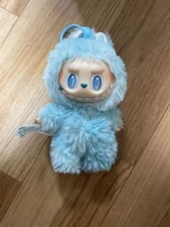 ラブブ POP MART 水色 ぬいぐるみのサムネイル