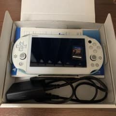 PlayStation®Vita（PCH-2000シリーズ）Wi-Fiモデル …のサムネイル