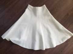 値下げしました！未使用・美品　ルシェルブルー　フレアスカート白　サイズ36(S)のサムネイル